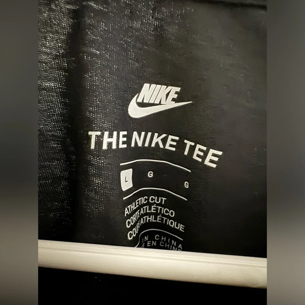 NIKE THE NIKE TEE - Picture 3 of 6